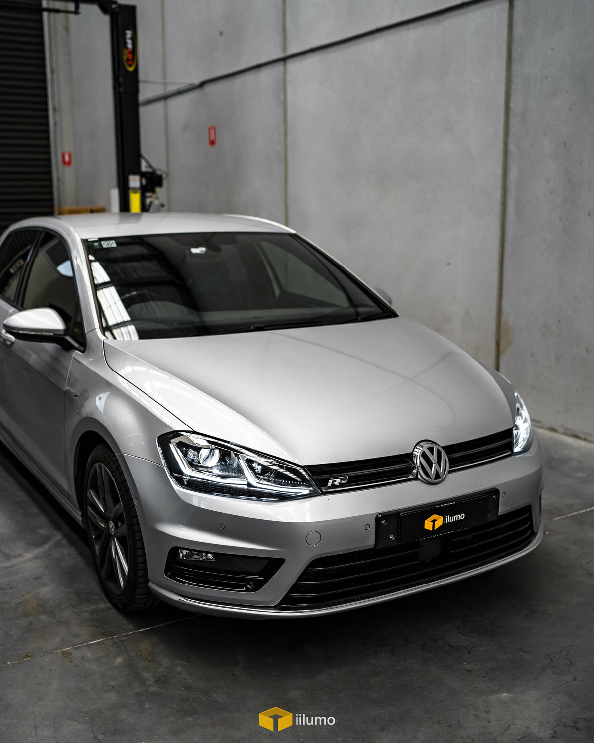 VW Golf Mk7 R with iilumo LED lighting