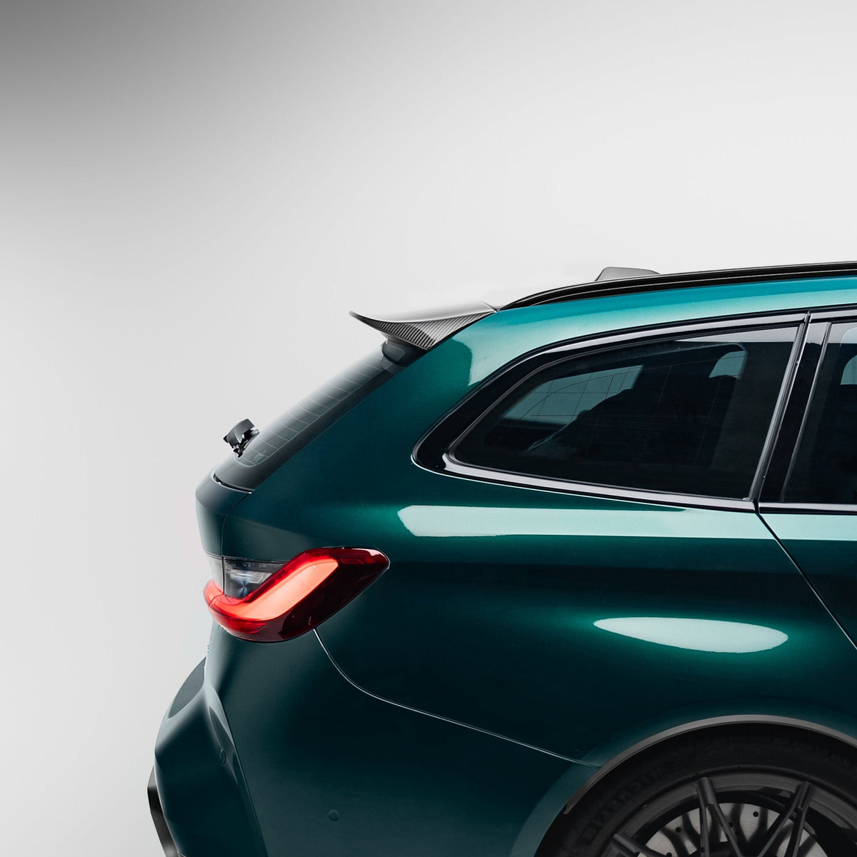 M-Performance Style Pre Pregged Dry Carbon Roof Spoiler for BMW 3 Series G21 / M3 G81 Wagon 2019+ – image 7