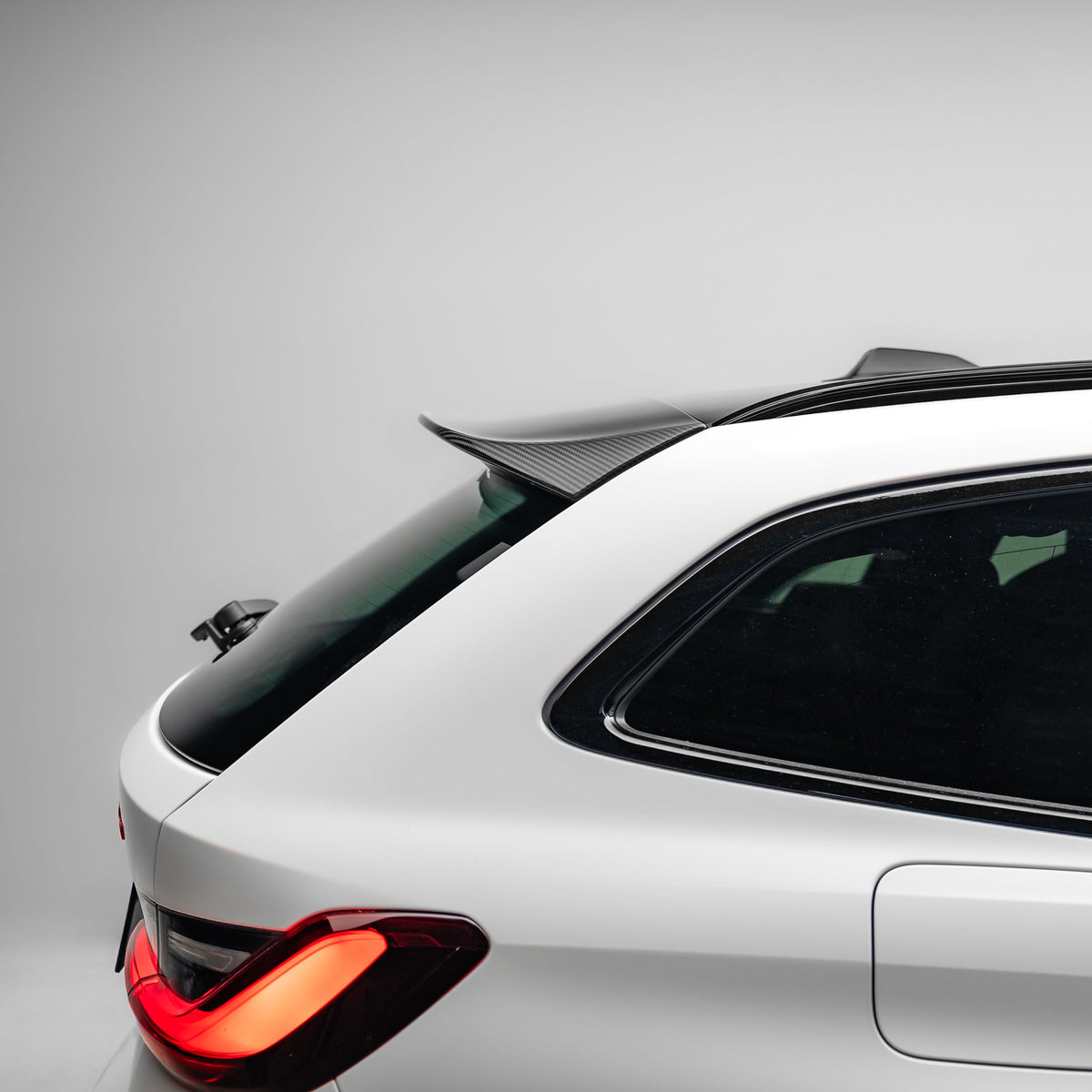 M-Performance Style Pre Pregged Dry Carbon Roof Spoiler for BMW 3 Series G21 / M3 G81 Wagon 2019+ – Photo 3