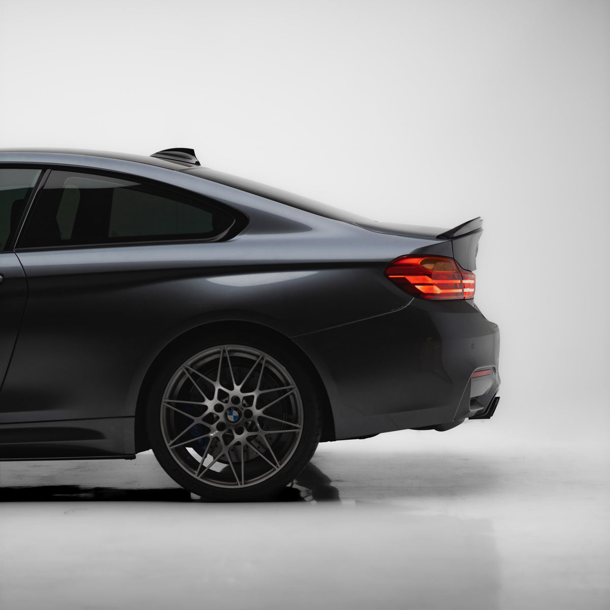 CS Style Pre Pregged Dry Carbon Fiber Spoiler for BMW M4 F82 2014-2020 – image 8