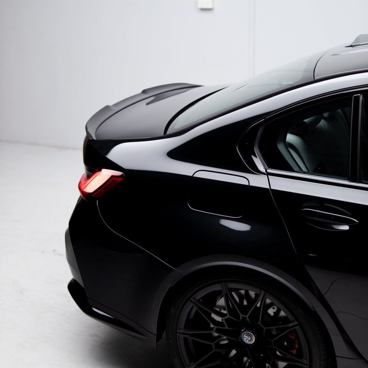M-Performance V1 Style Pre Pregged Dry Carbon Spoiler for BMW 3 Series G20 / M3 G80 2020+ – image 5