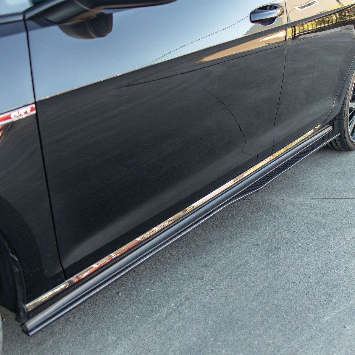 Revozport Style Side Skirts for Volkswagen Golf GTI (MK7) - 2012-17 – image 4