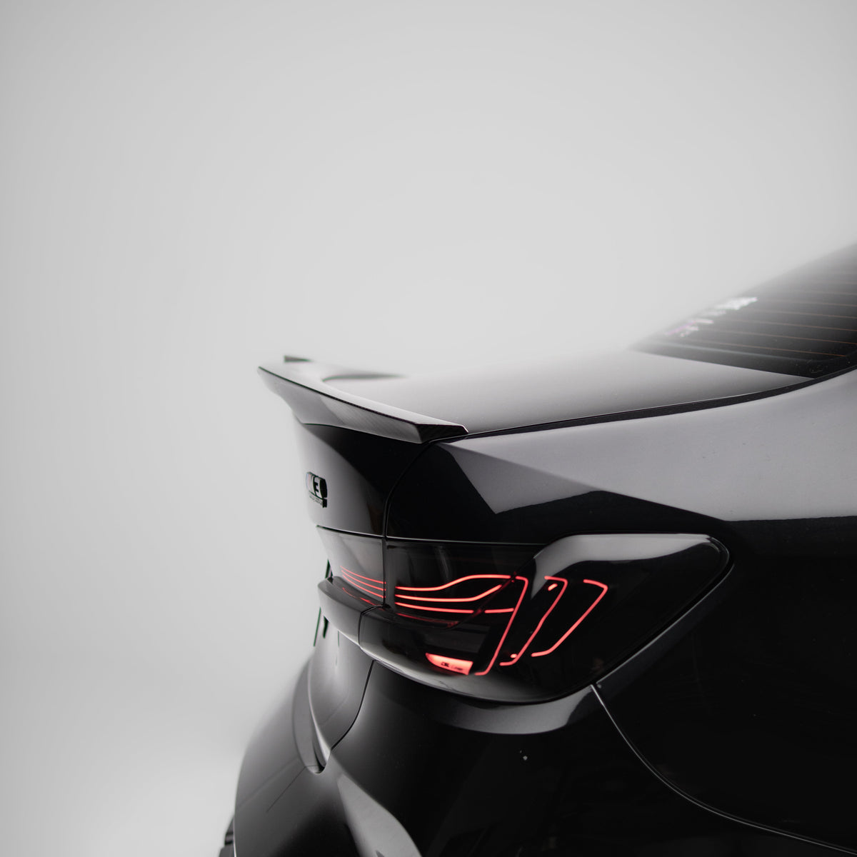 M4 Style Pre Pregged Dry Carbon Fiber Spoiler For BMW 3 Series G20 / M3 G80 2020+ – image 5