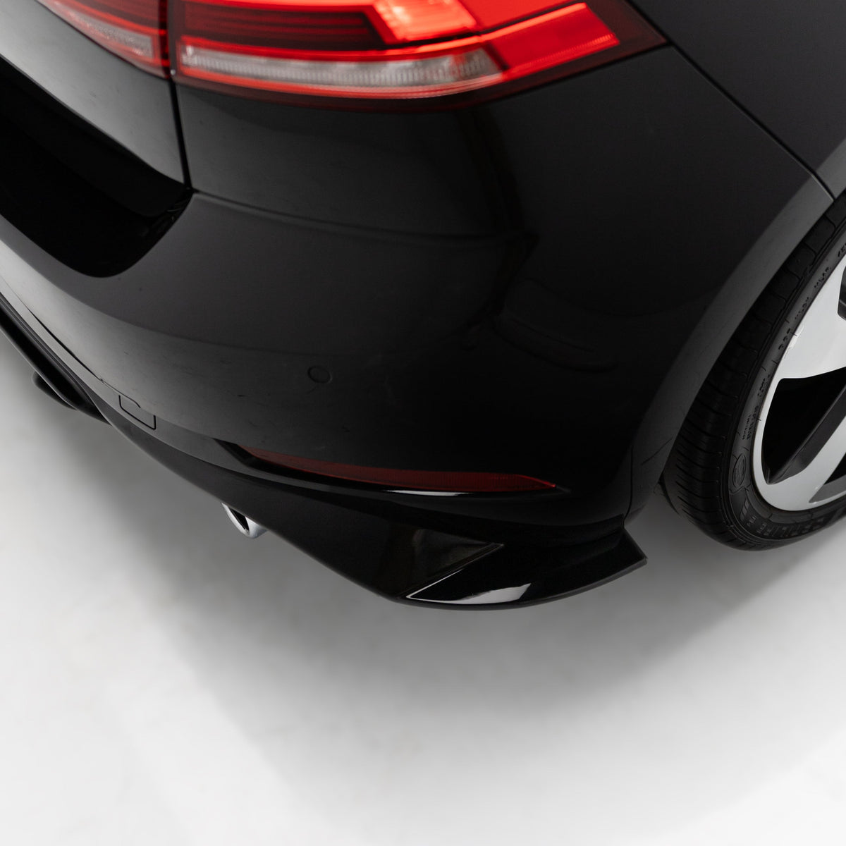 EVO-1 Rear Diffuser for Volkswagen Golf GTI MK7.5 2018-2021 – image 15